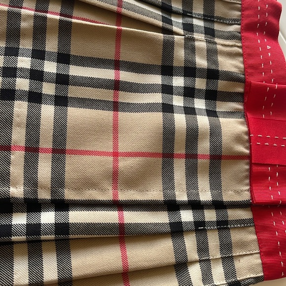 Burberry Girl's Skirt Classic plaid with red ribbon - Picture 8 of 8